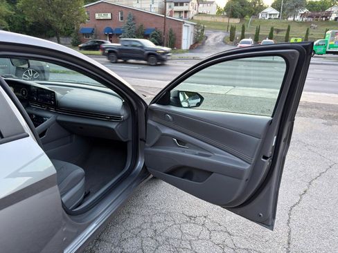 Used 2021 Hyundai Elantra SEL w/ Convenience Package FWD image 14