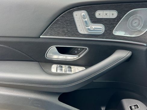 Used 2025 Mercedes-Benz GLS 450 4MATIC image 14