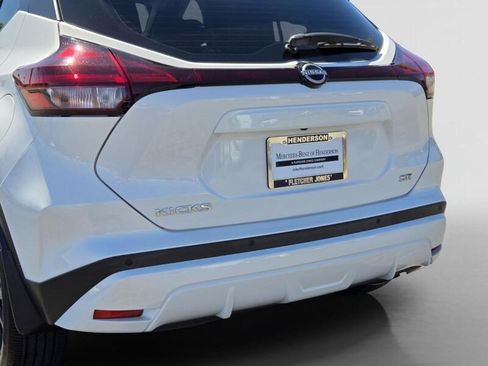 Used 2023 Nissan Kicks SR w/ SR Premium Package FWD image 4