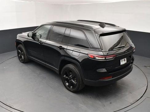 Used 2023 Jeep Grand Cherokee Altitude image 16