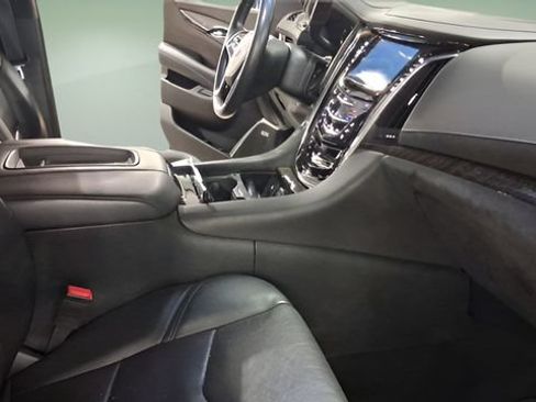 Used 2016 Cadillac Escalade Platinum AWD/4WD image 15