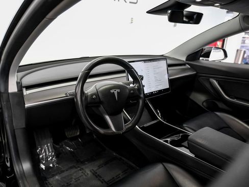 Used 2019 Tesla Model 3 Standard Range Plus image 3