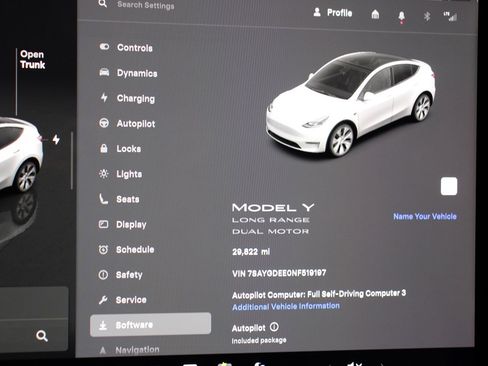 Used 2022 Tesla Model Y Long Range image 16