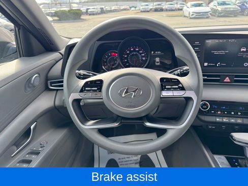 Used 2023 Hyundai Elantra SEL image 12