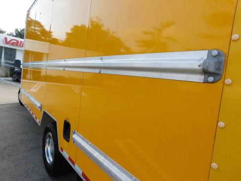 Used 2022 Ford E-350 and Econoline 350 Super Duty RWD image 8