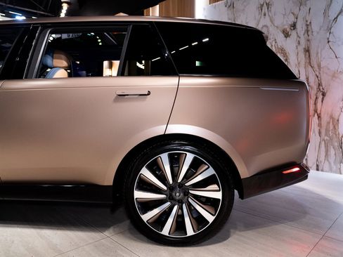 Used 2023 Land Rover Range Rover SV image 33