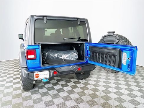 Used 2023 Jeep Wrangler Unlimited w/ Cold Weather Group AWD/4WD image 28