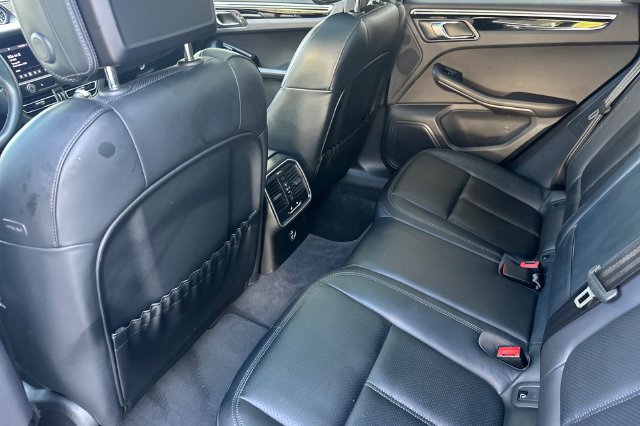Used 2023 Porsche Macan AWD/4WD image 11