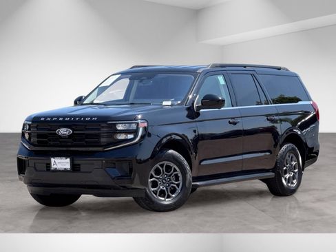 Used 2025 Ford Expedition Max Active RWD image 2