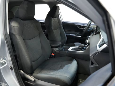 Used 2020 Toyota RAV4 XLE w/ XLE Grade Weather Package AWD/4WD image 30
