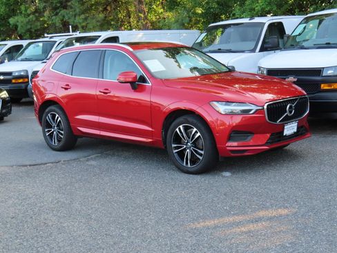 Used 2019 Volvo XC60 T6 Momentum w/ Multimedia Package AWD/4WD image 5