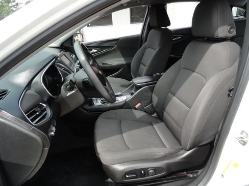 Used 2018 Chevrolet Malibu LT FWD image 10
