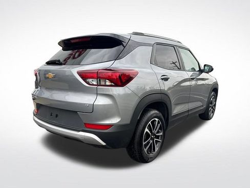 Used 2025 Chevrolet TrailBlazer LT AWD/4WD image 3