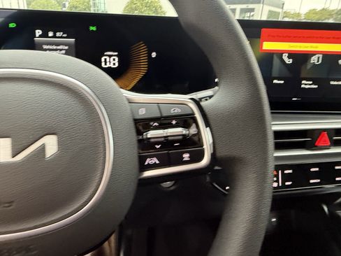 New 2025 Kia Sorento LX image 10