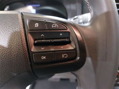 Used 2024 Hyundai Venue SEL image 17