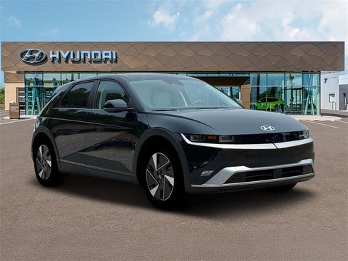 New 2025 Hyundai Ioniq 5 SE image 11