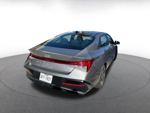 Used 2025 Hyundai Elantra SEL image 7