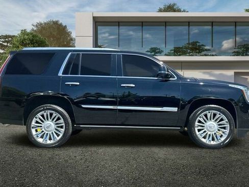 Used 2018 Cadillac Escalade Platinum AWD/4WD image 3