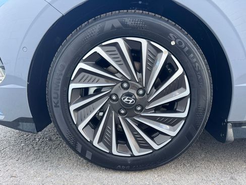 New 2025 Hyundai Sonata Limited image 11