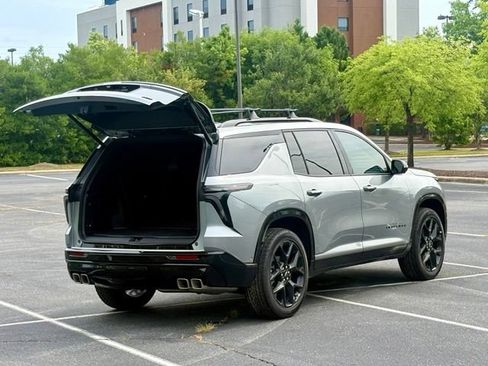 Used 2026 Chevrolet Traverse RS FWD image 18