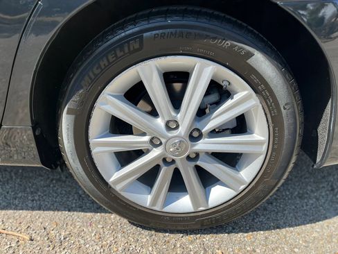 Used 2012 Toyota Camry XLE w/ Leather Pkg image 31