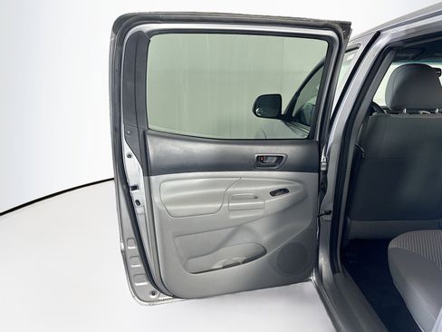 Used 2015 Toyota Tacoma PreRunner w/ SR5 Package image 26