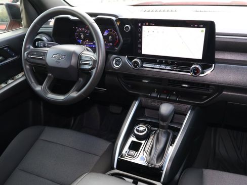 Used 2024 Chevrolet Colorado Trail Boss w/ Technology Package image 9