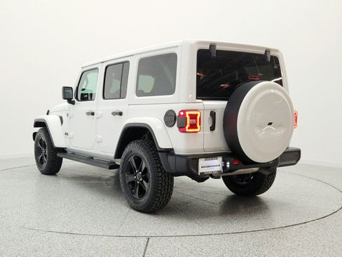 Used 2023 Jeep Wrangler Unlimited Sahara AWD/4WD image 7