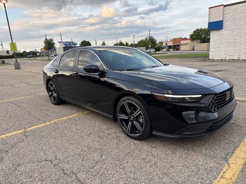 Used 2023 Honda Accord Sport image 18