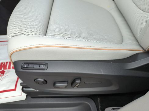 Used 2025 Volkswagen ID. Buzz Pro S Plus RWD image 22