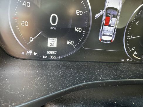 Used 2020 Volvo XC40 T5 Momentum w/ Protection Package Premier AWD/4WD image 12
