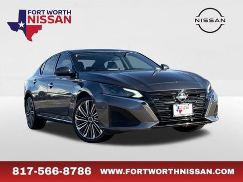 Certified 2023 Nissan Altima 2.5 SL image 1