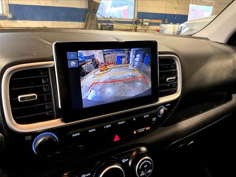 Used 2025 Hyundai Venue SEL image 27