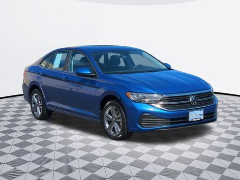 Used 2024 Volkswagen Jetta SE FWD image 8