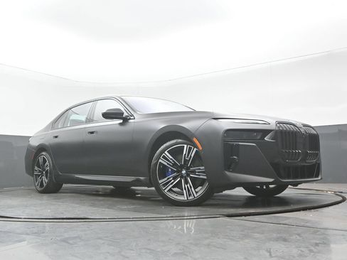 Used 2023 BMW i7 xDrive60 AWD/4WD image 29