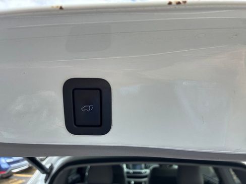 Used 2018 Toyota Highlander XLE AWD/4WD image 14