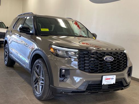 New 2026 Ford Explorer ST-Line w/ ST-Line Street Pack image 2