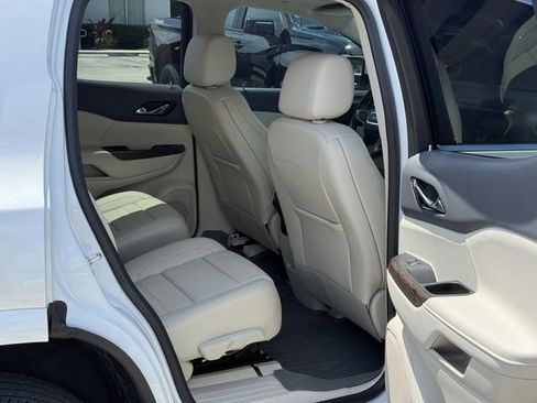 Used 2023 GMC Acadia Denali w/ Denali Ultimate Package FWD image 31