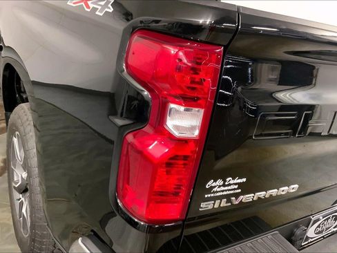 Used 2023 Chevrolet Silverado 1500 LT AWD/4WD image 27