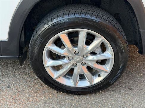 Used 2016 Jeep Cherokee Limited FWD image 14