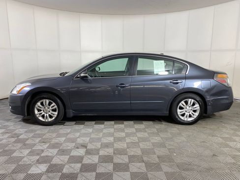 Used 2010 Nissan Altima 2.5 SL w/ SL Pkg image 2