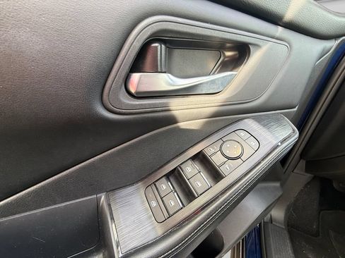 Used 2025 Nissan Rogue SV AWD/4WD image 20