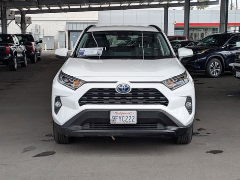 Used 2021 Toyota RAV4 XLE AWD/4WD image 2