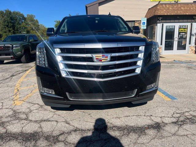Used 2020 Cadillac Escalade Luxury AWD/4WD image 2