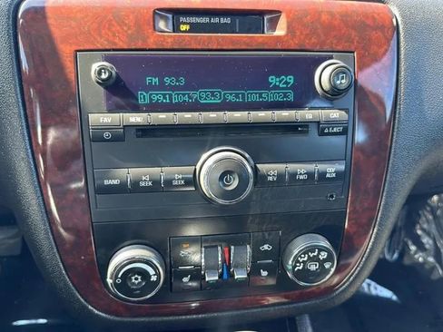 Used 2009 Chevrolet Impala LTZ FWD image 16