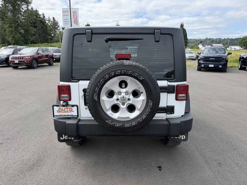 Used 2013 Jeep Wrangler Sport AWD/4WD image 7