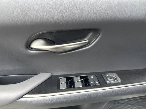 Used 2019 Lexus UX 250h image 11