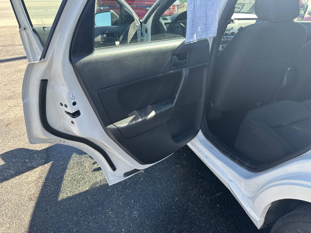 Used 2010 Ford Focus SE FWD image 19