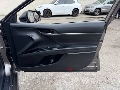 Used 2020 Toyota Camry SE FWD image 10