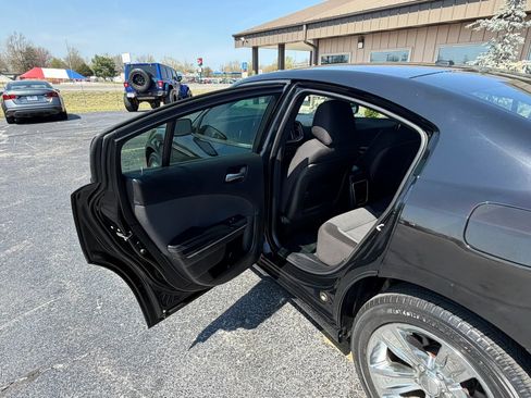 Used 2015 Dodge Charger SE w/ Sport Appearance Group RWD image 35